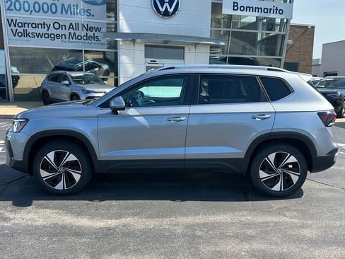 New 2025 Volkswagen Taos SE image 2