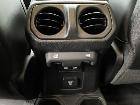 Used 2025 Jeep Gladiator Rubicon w/ Convenience Group image 24