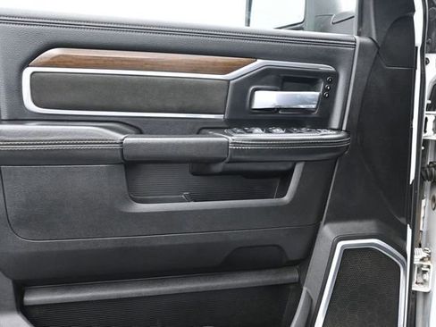 Used 2024 RAM 2500 Laramie AWD/4WD image 9