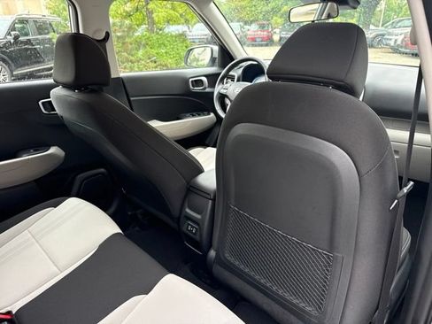 Used 2024 Hyundai Venue SEL FWD image 25