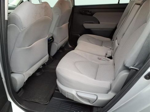 Used 2023 Toyota Highlander LE image 14