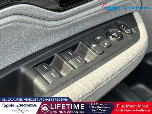 Used 2024 Honda Odyssey Touring image 9