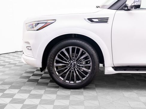 Used 2023 INFINITI QX80 Sensory w/ All-Season Package AWD/4WD image 40