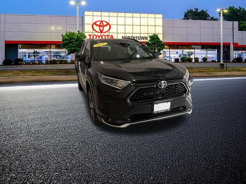 Used 2021 Toyota RAV4 SE w/ Weather & Moonroof Package AWD/4WD image 5