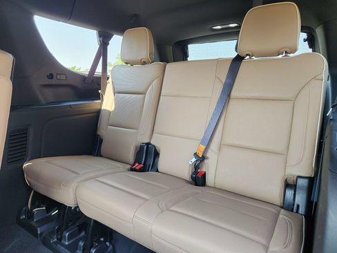 Used 2021 Chevrolet Suburban Premier w/ Premium Package AWD/4WD image 34