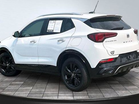 Used 2024 Buick Encore GX Sport Touring FWD image 2