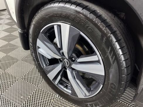 Used 2023 Nissan Rogue SL w/ SL Premium Package FWD image 17