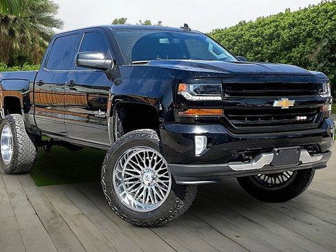 Used 2018 Chevrolet Silverado 1500 LT w/ Texas Edition image 11