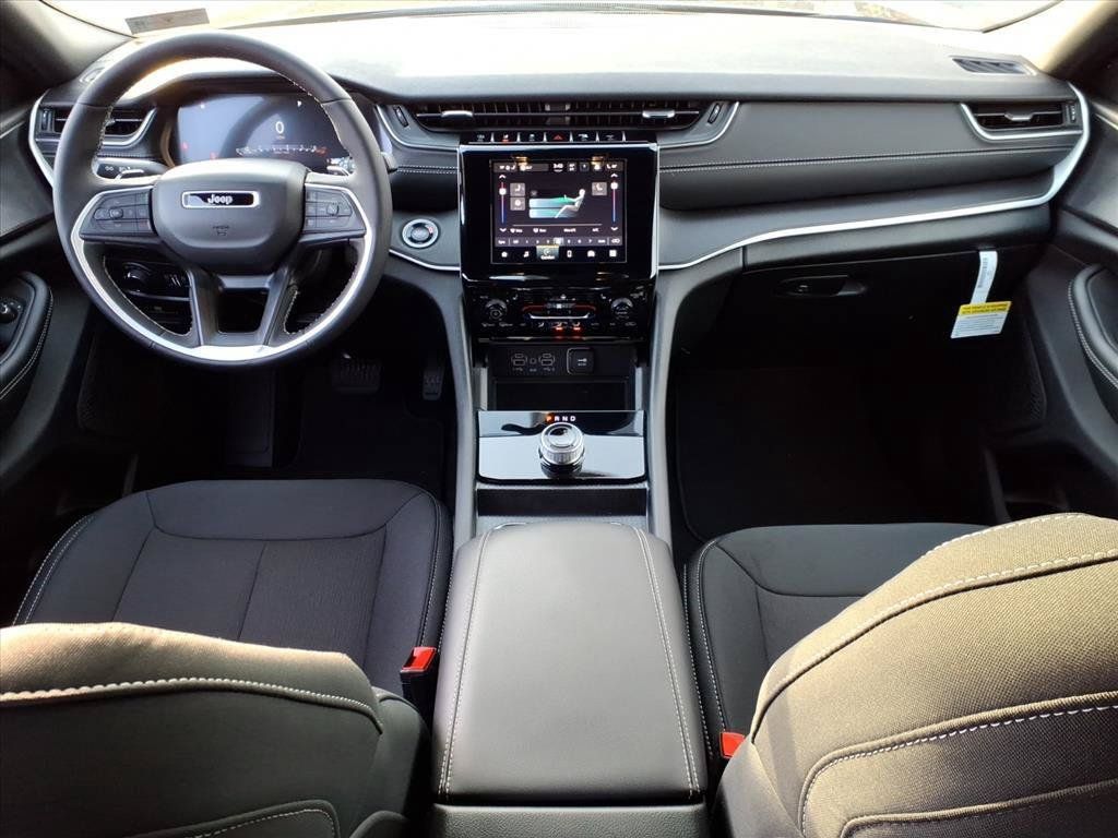 New 2025 Jeep Grand Cherokee Laredo X w/ Luxury Tech Group I AWD/4WD image 6