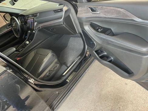Used 2022 Jeep Grand Cherokee Overland RWD image 21