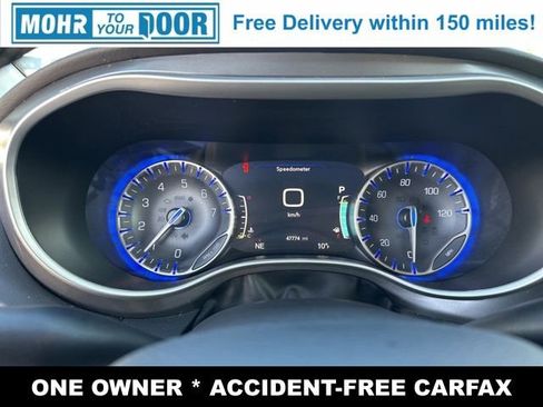 Used 2024 Chrysler Pacifica Touring-L image 15