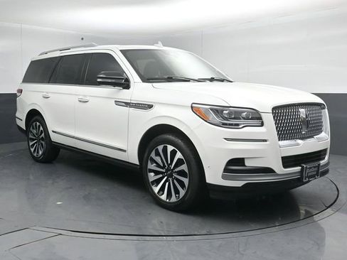 Used 2024 Lincoln Navigator Reserve image 1