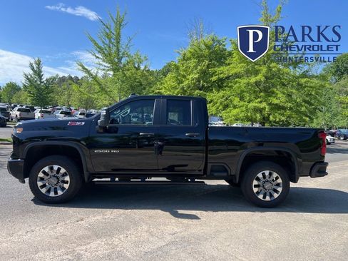 Used 2025 Chevrolet Silverado 2500 Custom w/ Custom Value Package image 3