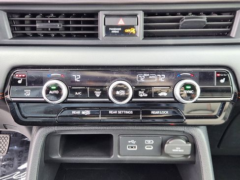 New 2025 Honda Pilot TrailSport image 12