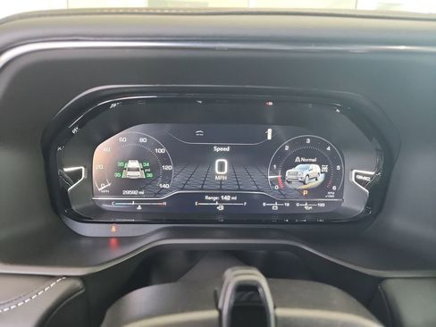 Certified 2024 GMC Yukon Denali Ultimate w/ LPO, Floor Liner Package AWD/4WD image 11
