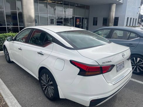 Used 2023 Nissan Altima 2.5 SV FWD image 4