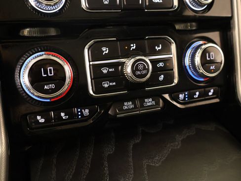 Used 2024 GMC Yukon Denali w/ Denali Reserve Package AWD/4WD image 8