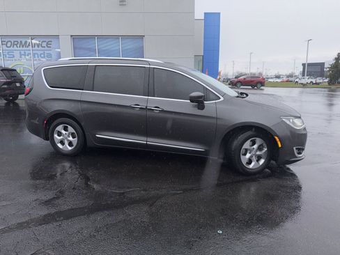 Used 2017 Chrysler Pacifica Touring-L Plus w/ Advanced Safetytec Group image 43