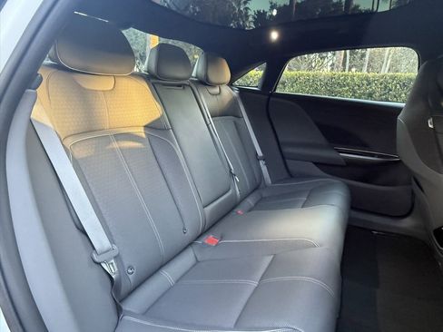 Used 2022 Lucid Air Grand Touring image 38