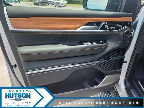 New 2024 Jeep Grand Wagoneer Series III w/ HD Trailer Tow Package image 10