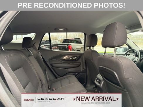 Used 2022 GMC Terrain SLE w/ Driver Convenience Package image 12