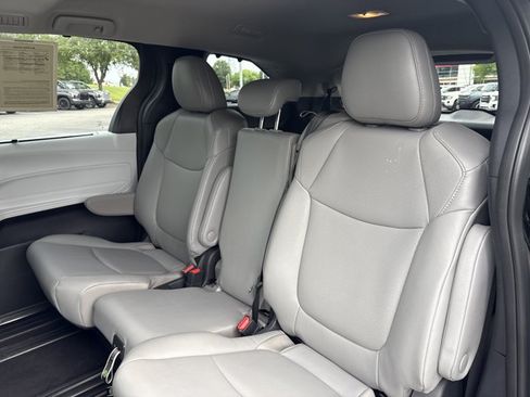 Certified 2026 Toyota Sienna XLE FWD image 20