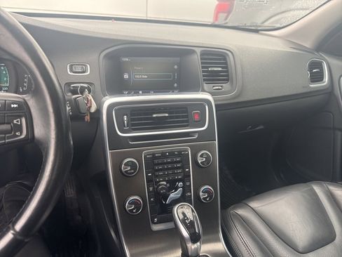 Used 2014 Volvo S60 T5 image 18