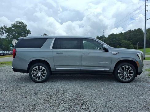 New 2026 GMC Yukon XL Denali w/ Denali Reserve Package AWD/4WD image 8