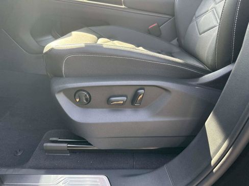 New 2026 Volkswagen Atlas SE image 14