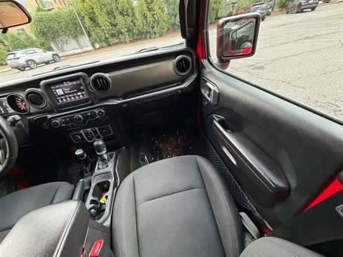 Used 2018 Jeep Wrangler Unlimited Sport S AWD/4WD image 33
