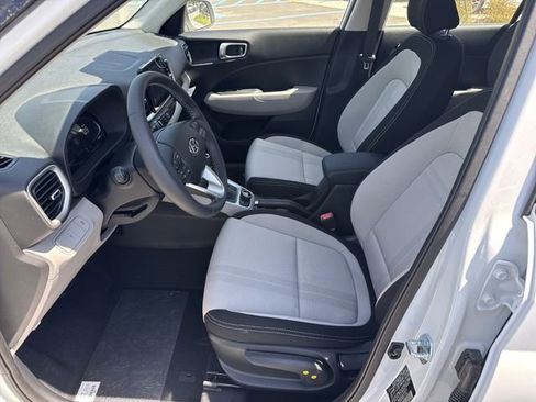 New 2026 Hyundai Venue SEL FWD image 9