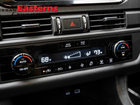 Used 2025 Nissan Pathfinder S image 29