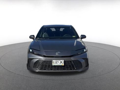 Used 2025 Toyota Camry SE image 4