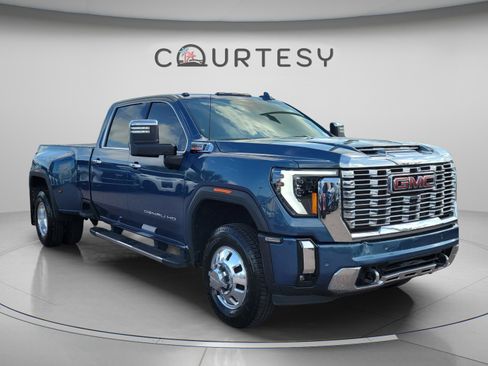 Used 2024 GMC Sierra 3500 Denali AWD/4WD image 4