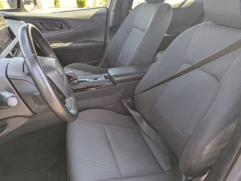 Used 2025 Toyota Prius LE FWD image 25