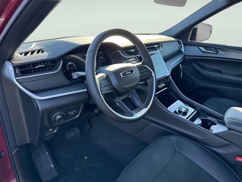 New 2025 Jeep Grand Cherokee L Altitude image 25