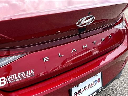 Used 2023 Hyundai Elantra SEL FWD image 14