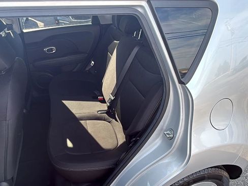Used 2015 Kia Soul FWD image 18