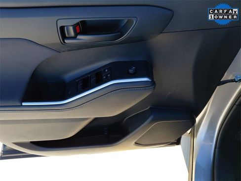 Used 2024 Toyota Highlander LE image 30