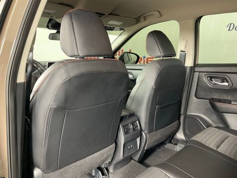 Used 2025 Nissan Rogue SV image 15