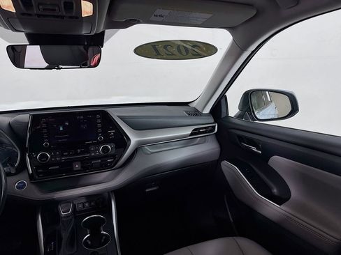 Used 2021 Toyota Highlander XLE image 34
