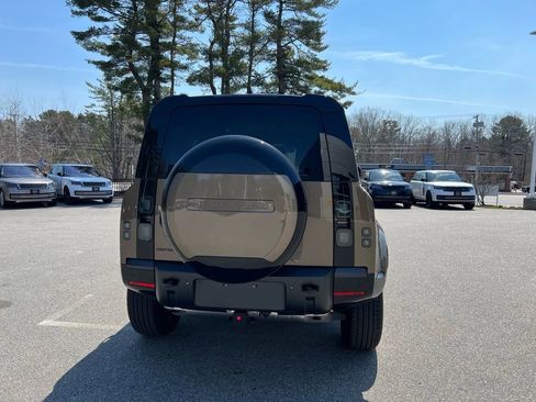 New 2026 Land Rover Defender 110 X-Dynamic SE image 4