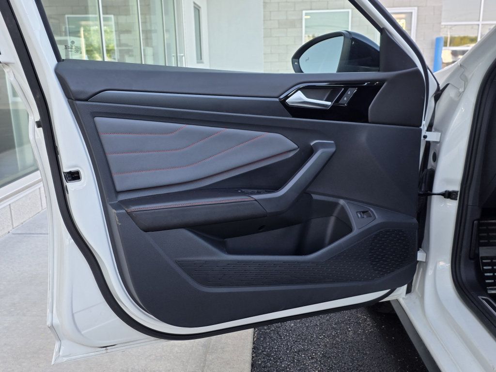Used 2025 Volkswagen Jetta GLI Autobahn FWD image 21