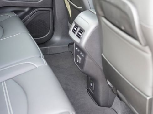 Used 2024 GMC Terrain Denali w/ Denali Premium Package image 18