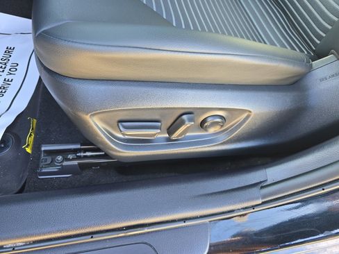 Used 2024 Toyota Camry SE image 18
