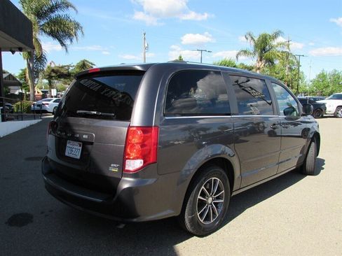 Used 2017 Dodge Grand Caravan SXT FWD image 8