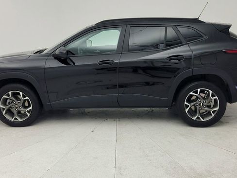 Used 2025 Chevrolet Trax LT FWD image 5