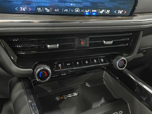 Used 2025 Chevrolet Suburban Premier image 23