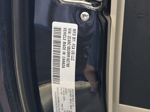 Used 2024 Chrysler Pacifica Touring-L FWD image 6