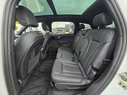 Used 2023 Audi Q7 2.0T Premium w/ Towing Package AWD/4WD image 17